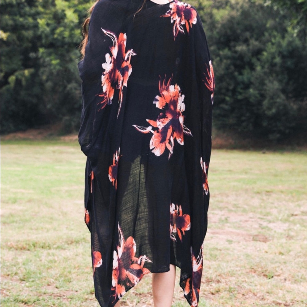NWT Black Floral Kimono - Picture 3 of 4